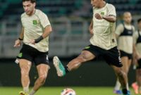 Pemain Persebaya berlatih terakhir sebelum hadapi laga berat melawan Persib di Stadion GBT malam nanti. (Foto Tangkapan layar @officialpersebaya)