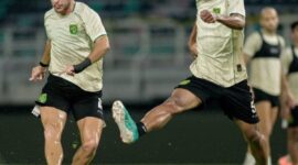 Pemain Persebaya berlatih terakhir sebelum hadapi laga berat melawan Persib di Stadion GBT malam nanti. (Foto Tangkapan layar @officialpersebaya)