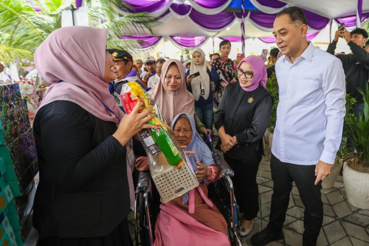 Wali Kota Surabaya Eri Cahyadi saat meninjau garage day/dok.Diskominfo Surabaya