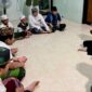 Mahasiswa UPN Veteran Jatim saat membina anak-anak mahasiswa/dok.bicarasurabaya.com