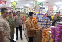 Bupati Subandi bersama Forkpimda Sidoarjo melakukan sidak makanan pastikan keamanan makanan jelang lebaran. (Foto: istimewa)