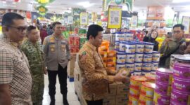 Bupati Subandi bersama Forkpimda Sidoarjo melakukan sidak makanan pastikan keamanan makanan jelang lebaran. (Foto: istimewa)