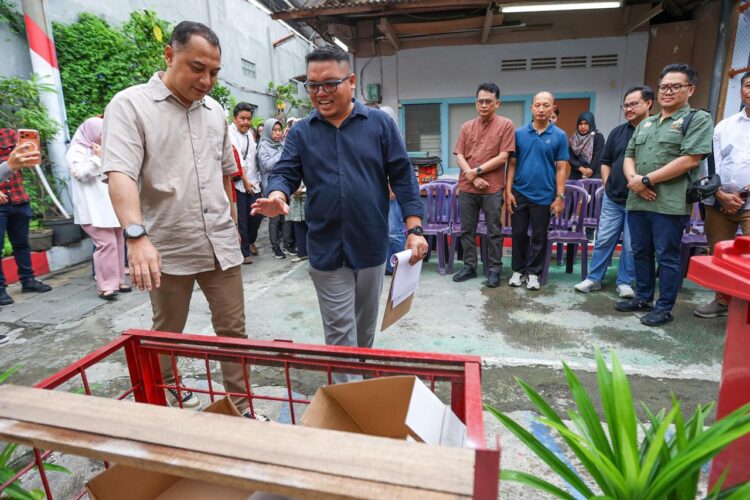 Wali Kota Surabaya Eri Cahyadi saat meninjau Kampung Pancasila/dok.Diskominfo Surabaya