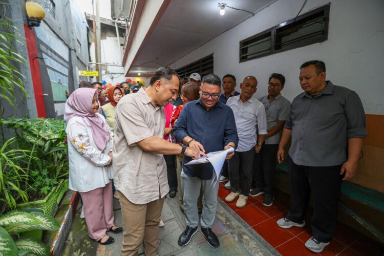 Wali Kota Surabaya Eri Cahyadi saat meninjau Kampung Pancasila/dok.Diskominfo Surabaya