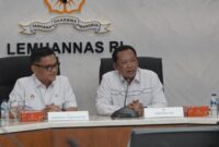 KPK serahkan sita barang buktikasus Bupati Probolinggo ke Lemhanas. (Foto: Ist)