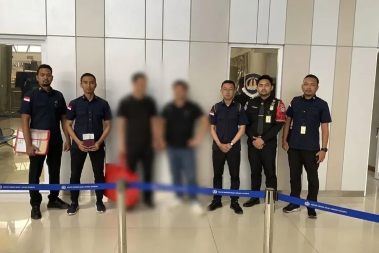 Langgar Izin tinggal, 2 WN Cina dideportasi Imigrasi Kediri. (Foto: dok Imigrasi Kediri)