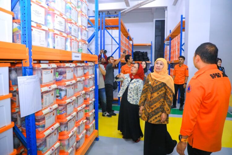 Gubernur Khofifah meminta BPBD Jatim untuk tetap siaga dan waspada menghadapi cuaca kedepan yang diperkirakan alami kemarau atau musim kering. (Foto: dok Humas Pemprov Jatim)
