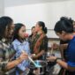 Ibu-ibu dari desa Sumberdem, Malang sedang memasak untuk membuat sirup dari kulit kopi. (Foto: Dok Humas UK Petra Surabaya)