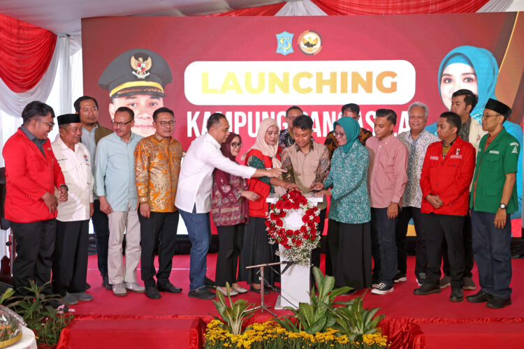Wali Kota Surabaya Eri Cahyadi saat meresmikan Kampung Pancasila/dok.Diskominfo Surabaya
