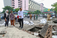 Jalan Stasiun Wonokromo ditertibkan untuk mengembalikan fungsi jalan guna mengurai kepadatan lalu lintas dikawasan tersebut. (Foto: Diskominfo Surabaya)