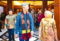 Gubernur Khofifah bertemu dengan Dubes Tiongkok di VIP Bandara Juanda untuk membahas kerjsama bidang ekonomi serta peningkatan SDM. (Foto: dok Humas Pemprov jatim)
