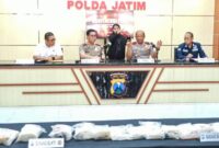 Polda Jatim pamerkan bukti kokain yang ditemukan di pesisir Sumenep/dok.bicarasurabaya.com