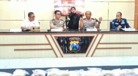 Polda Jatim pamerkan bukti kokain yang ditemukan di pesisir Sumenep/dok.bicarasurabaya.com