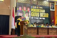 Prof Catur saat menyampaikan orasi ilmiahnya dalam pengukuhan guru besarnya/dok.bicarasurabaya.com