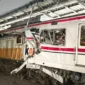 Kondisi Lokomotif KA Argo Bromo yang masuk ke dalma gerbong KRL di Stasiun Bekasi Timur. (Foto: Istimewa)