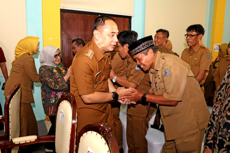 Wali Kota Eri Cahyadi minta guru fokus untuk pembelajaran dibandingkan laporan administrasi. (Foto: dok Diskominfo Surabaya)