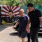 Buronan ditangkap Tim Tabur Kejari Surabaya di sebuah Toko Meubel di kawasan Kapas Krampung Surabaya. (Foto: Istimewa)