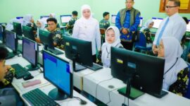 Gubernur Khofifah meninjau siswa ujian/dok.bicarasurabaya.com
