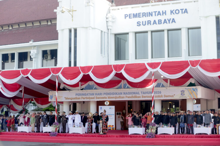 Wali Kota Eri pimpin Hardiknas 2026 di Balai Kota Surabaya/dok.bicarasurabaya.com