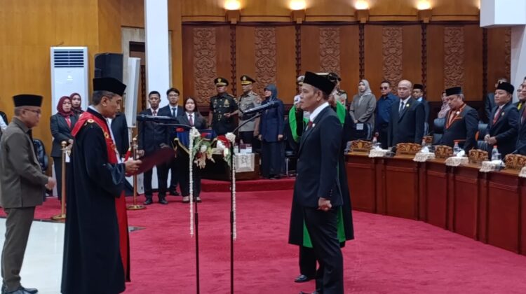 DPRD Surabaya akhirnya mempunyai Ketua DPRD Surabaya usai Syaifuddin Zuhri resmi dilantik menggantikan Adi Sutarwijono. (Foto: Istimewa)