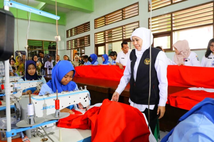 Khofifah mengklaim lulusan SMK di Jatim lebih banyak terserap hingga mencapai 91 persen. (Foto: dok Humas Pemprov Jatim)
