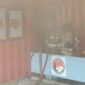 Petugas Damkar berusaha memadamkan api di ruang arsip lantai 3 Polres Tanjung Perak agar tidak merembet ke lantai di bawahnya dan ruangan lain. (Foto: dok Command Center 112)