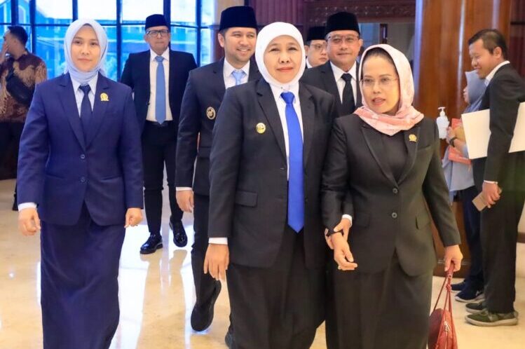 DPRD-Khofifah Sepakat i Dua Raperda Penguatan ekonomi. (Foto: dok Humas Pemprov jatim)
