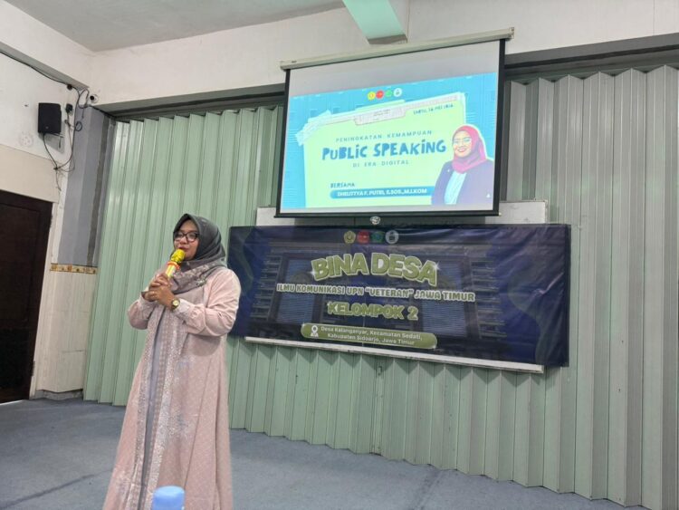 Dosen Ilmu Komunikasi UPN Veteran Jatim Dhelittya Finaliyani Putri saat menyampaikan materinya/dok.bicarasurabaya.com