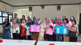 Foto bersama Narasumber dengan para Peserta Pelaku UMKM Binaan Perempuan di Kelurahan Barata Jaya/dok.bicarasurabaya.com