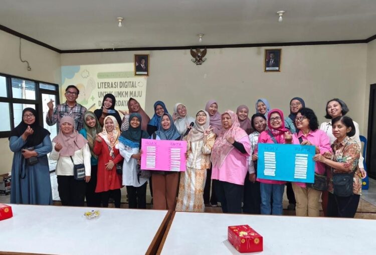 Foto bersama Narasumber dengan para Peserta Pelaku UMKM Binaan Perempuan di Kelurahan Barata Jaya/dok.bicarasurabaya.com