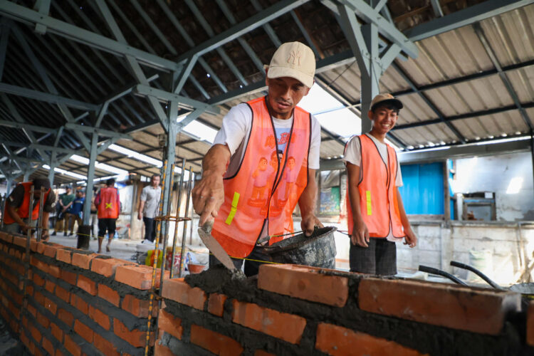 Proses revitalisasi pasar tembok dukuh Surabaya/dok.bicarasurabaya.com