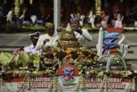Ilustrasi HJKS sebelumnya saat Wali Kota Eri memotong tumpeng/dok.bicarasurabaya.com