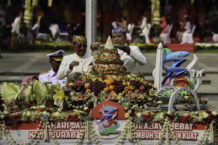 Ilustrasi HJKS sebelumnya saat Wali Kota Eri memotong tumpeng/dok.bicarasurabaya.com