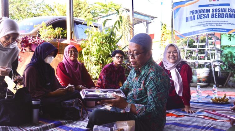 Sejumlah dosen Ilmu Komunikasi UPN Veteran Jawa Timur/dok.bicarasurabaya.com