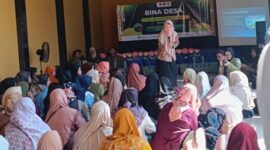 Dosen Ilmu Komunikasi UPN Veteran Jawa Timur saat menyampaikan materinya/dok.bicarasurabaya.com