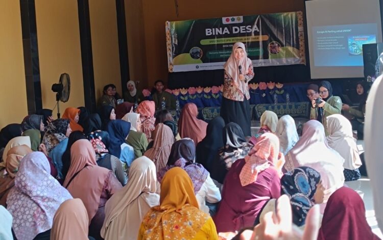 Dosen Ilmu Komunikasi UPN Veteran Jawa Timur saat menyampaikan materinya/dok.bicarasurabaya.com