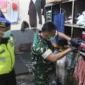 Petugas gabungan melakukan razia di seluruh kamar warga binaan. tidak ditemukan Handphone maupun narkoba tetapi beberapa benda yang dilarang masih ditemukan seperti paku dan silet