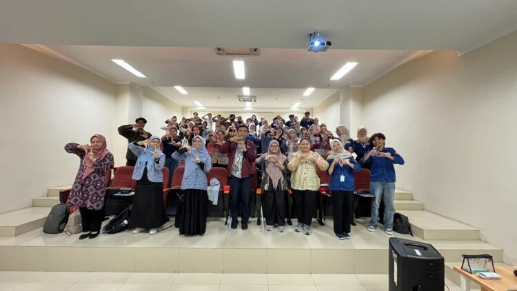 Foto bersama usai pelatihan/dok.bicarasurabaya.com