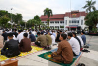 Salat Iduladha 1447 Hijriah di Halaman Balai Kota Surabaya, Rabu (27/5/2026) pagi.