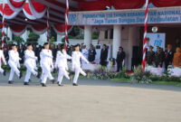 Hari pertama sebagai Pelaksana Harian (plh) Wali Kota Surabaya, Armuji pimpin upacara Hari Kebangkitan Nasional di Taman Surya Balai Kota Surabaya. (Foto: Diskominfo Surabaya)