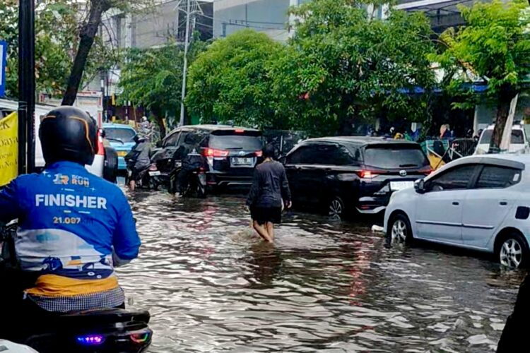 Banjir Surabaya Berangsur Surut, DSDABM Sebut Dipengaruhi Pasang Laut. (Foto: dok DSDABM)