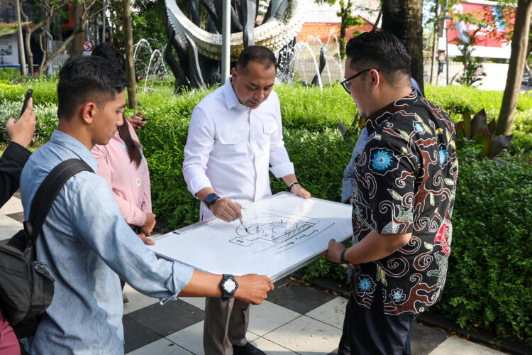 Pembangunan wajah baru KBS dikebut untuk menarik minat lagi wisatawan terhadap salah satu unggulan wisata Kota Surabaya. (Foto: dok Diskominfo)