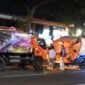 Dinas Lingkungan Hidup Surabaya menemukan banyak  truk sampah yang bocor sehingga air lindi mentes di jalan dan menimbulkan bau tidak sedap. (Foto: dok DLH)