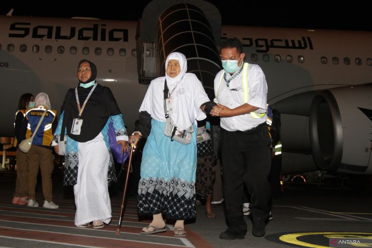 Sebanyak empat kelompok terbang (kloter) Jamaah Haji Debarkasi Surabaya sudah mendarat di Bandara Juanda. (Foto: Istimewa)