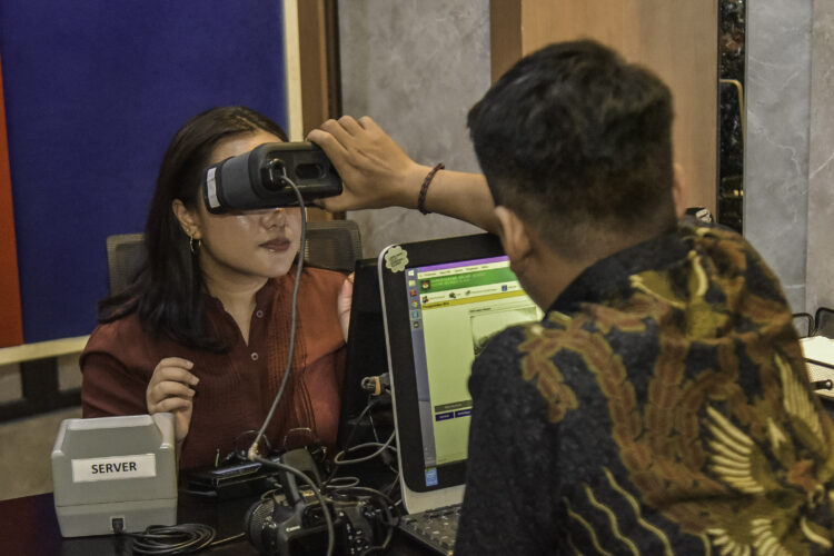 Perekaman e-KTP di Surabaya hampir 100 persen. Kini mengejar  Identitas Kependudukan Digital (IKD) yang baru 30 persen lebih. (Foto: Diskominfo Surabaya)