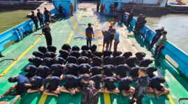 50 napi resiko tinggi di Lapas Klas I Surabaya di Porong dipindah ke Nusakambangan dengan pengawalan ketat dari Brimob. (Foto: Istimewa)