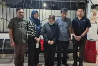 Satgas Siri Kejaksaan Agung bersama Tim Tangkap Buron (Tabur) Kejaksaan Tinggi Jawa Timur dan Kejaksaan Negeri Surabaya berhasil menangkap buron 14 tahun kasus penggelapan di kawasan Perumahan Elit Kertajaya, Surabaya. (Foto: Istimewa)