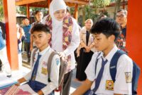 Siswa yang belum beruntung di SPMB SMA, bisa mecoba di SMK yang mulai dibuka hari ini. (Foto: dok Humas Pemprov Jatim)
