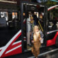 Banyaknya keluhan pengguna Suroboyo Bus dan Wira Wiri cara mengemudi yang ugal ugalan membuat Dishub melakukan evaluasi hingga pemecatan. (Foto: Humas Diskominfo Surabaya)