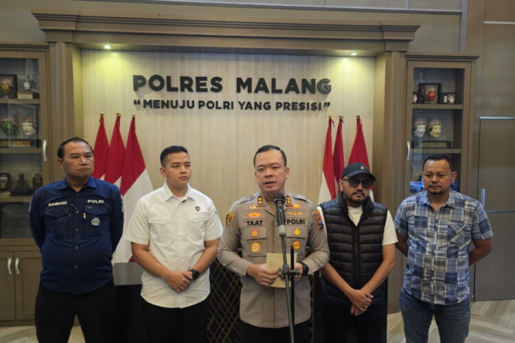 Kapolres Malang AKBP M Taatmengungkapkan kasus pengroyokan wisatawan Surabaya di Pantai Wedi Awu dihentikan usai melakukan mediasi korban dan pelaku. (Foto: Polres Malang/Ist)